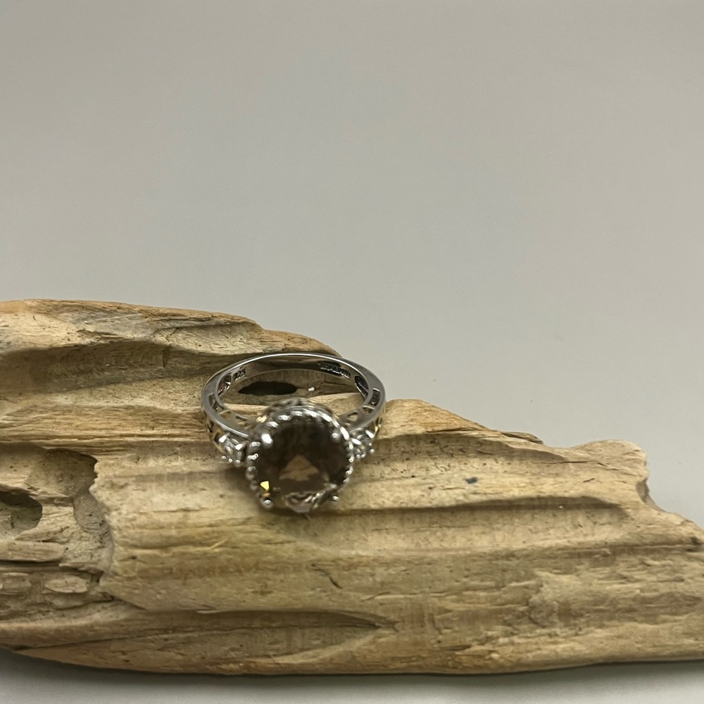Elegant Quartz Ring with 18k over Sterling Silver Band - Picture 5 of 5